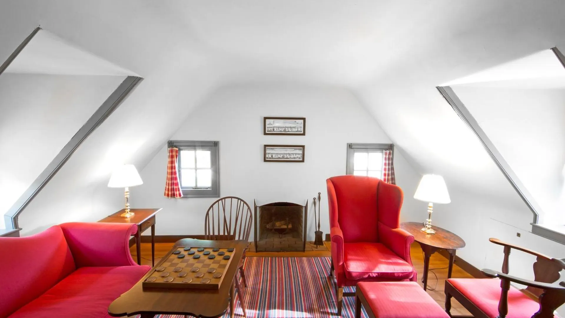 Colonial Houses, An Official Colonial Williamsburg Hotel