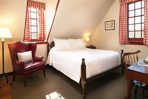Colonial Houses, An Official Colonial Williamsburg Hotel